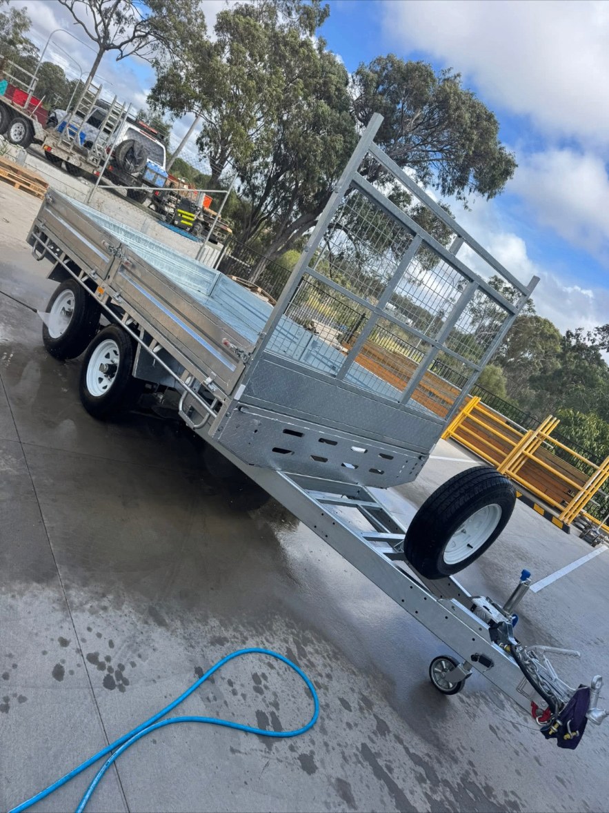 Galvanised tandem trailer with removable cage